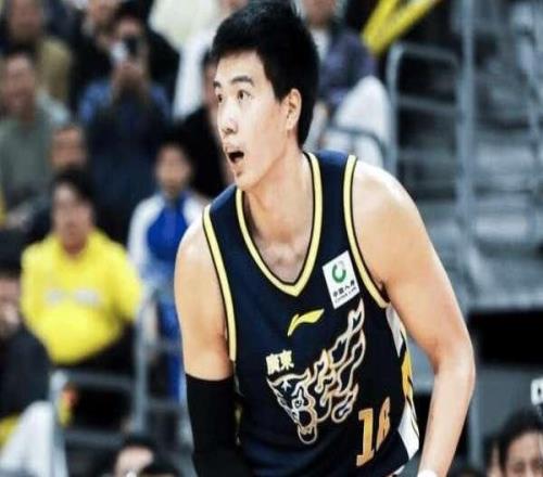 早該這么打了！籃下6中6砍13分5籃板，2米11內(nèi)線，終于硬氣了一回