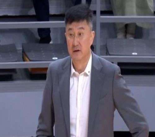 杜鋒：上半場我們的防守和籃板球都做得不好，心態出現了一些問題