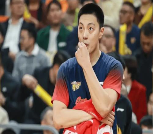 拿600萬，25分鐘得3分+正負值最低，球迷：全隊負著你的重前行