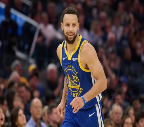 殺死比賽！庫里轟31+7+7打爆雄鹿！欺負(fù)追夢，字母哥空砍34+10+5