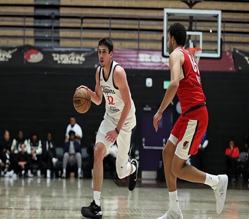 又一次打出高分，快船二隊(duì)先發(fā)中鋒的得分能力看起來相當(dāng)不錯(cuò)