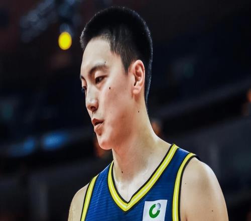 28分鐘僅得3分，表現拉胯再遭質疑，球迷：杜鋒的打算，精著呢