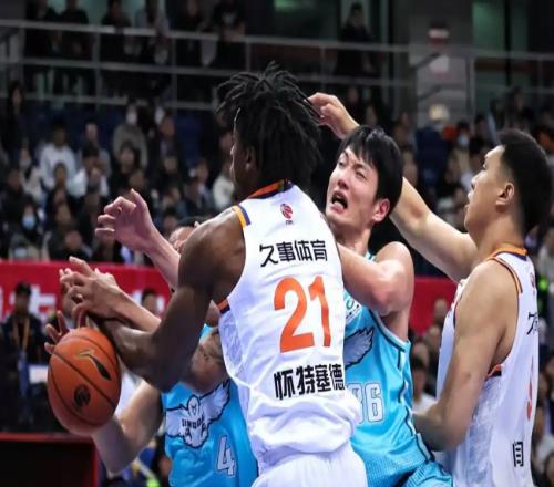 內線缺人，青島男籃73比90負上海，主場兩連敗，約瑟夫楊空砍31分