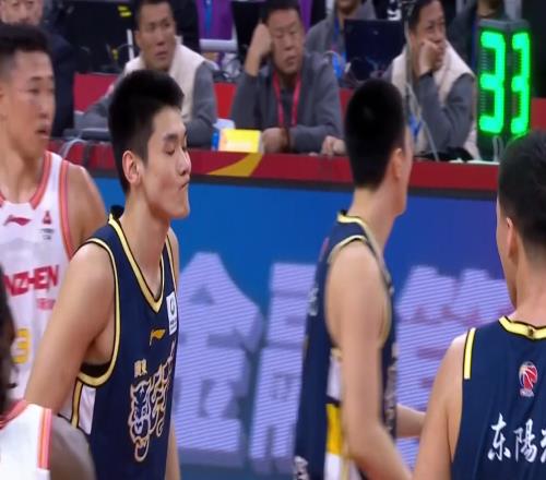 看了王洪澤不敢投籃被杜鋒罵哭的名場(chǎng)面，才發(fā)現(xiàn)，阿旺到底強(qiáng)在哪