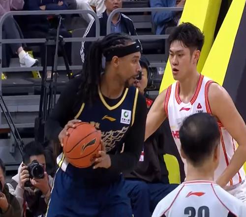 CBA最會裝的球員！前3節(jié)比賽劃水，最后連續(xù)命中助球隊鎖定勝局