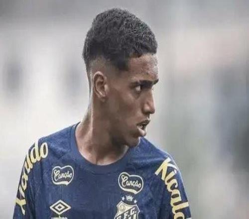 記者：索薩今天沒有參加桑托斯的訓練，球員很想加盟熱刺