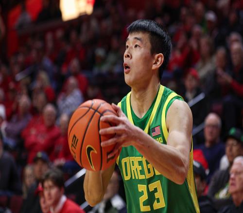 林葳在NCAA的防守面前簡直就是小白鼠教練卻對他的進攻天賦贊不絕口_NBA直播