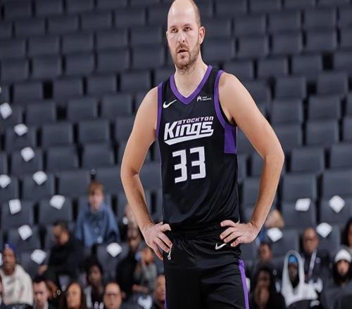 打爆火箭二隊！國王二隊后場老將打出了一場現象級的表現