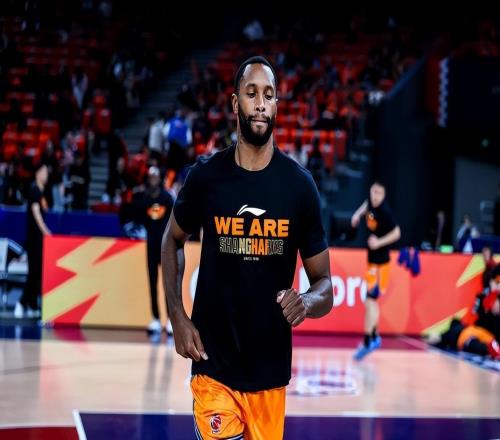 不會裁掉弗格！上海男籃將其合同轉(zhuǎn)正，需要他的季后賽經(jīng)驗