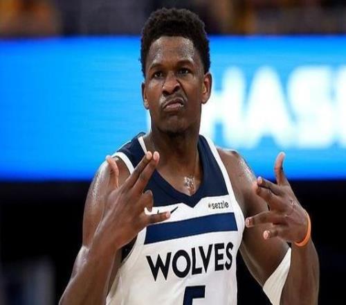 那個試訓時偷懶的少年如今正用最年輕三分紀錄叫板庫里