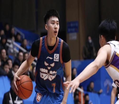 CBA又鬧大笑話，冠軍球隊12連敗，再不升降級中國男籃真晚了