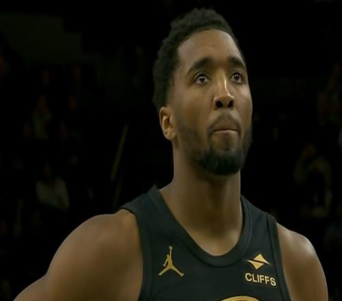 愛德華茲半場(chǎng)11分，離第三年輕萬(wàn)分先生僅差12分！騎士隊(duì)4分領(lǐng)先