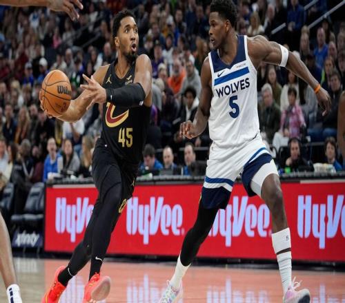 愛德華茲創(chuàng)3大神跡，森林狼反超湖人！米切爾30+8，蘭德爾準3雙