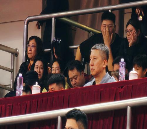 意外35分慘敗！終結3連勝，CBA焦點1戰，郭士強現場嘆氣難掩失望