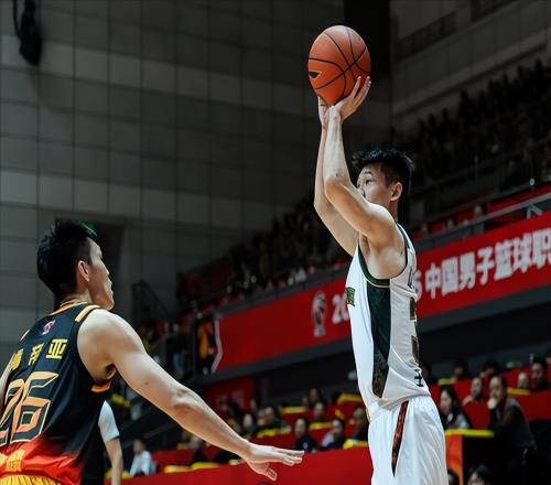 也沒說換你啊，大莫6中6席卷14分21板，楊鳴正式表態(tài)