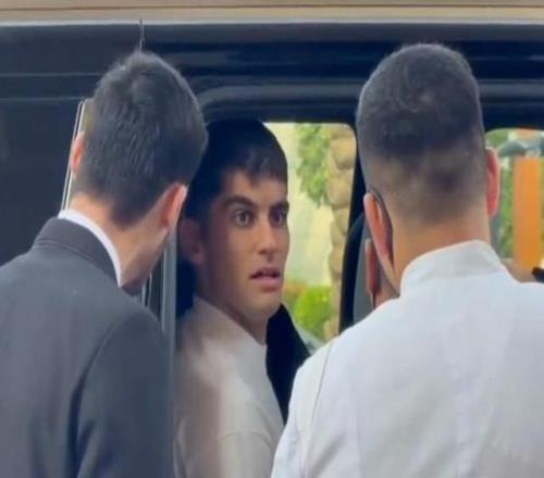 記者：弗里克取消了巴薩今天的訓練，球員們前往吉達觀光