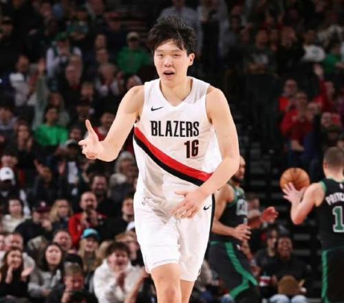 3分3籃板2助攻，楊瀚森獲斯普利特稱贊：他知道自己應該做什么！