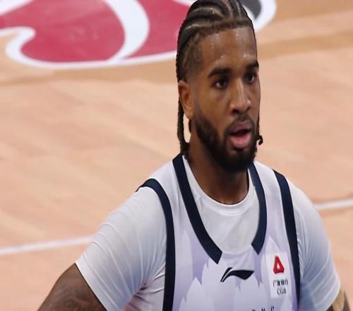 太硬了！山東男籃絕殺北京，珀賽爾隔扣周琦又絕殺，新星也發威