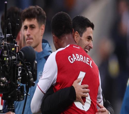 第一次談爭冠問題度過艱難時刻仍在領跑，阿森納的確有資格