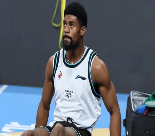 許利民又便秘！不叫暫停，末節放棄最強點給新援磨合，臨場遭眾怒