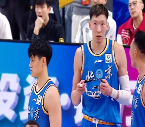 沒有高詩巖更強！山東殘陣打爆北京男籃，國家隊后衛線要換人了！