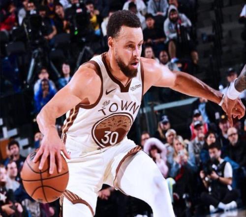 勇士大勝！庫里27+10替補出奇兵，威少13分+惡犯，巴特勒首發第一