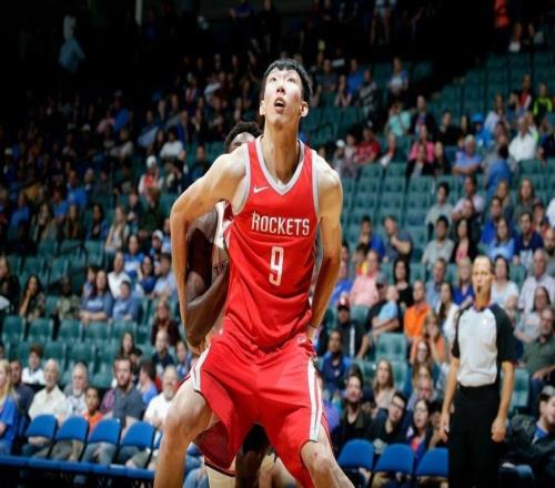 周琦：很多國外球員挺看不起亞洲人，職業生涯最多十幾年需要為以后考慮