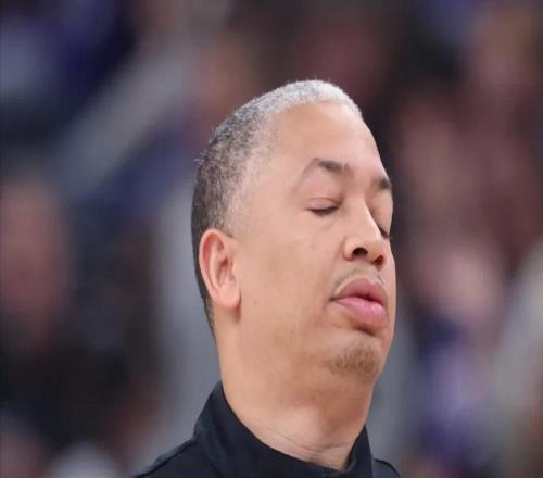 倫納德又受傷了！踩到現場觀眾！這一次，泰倫盧位置不穩