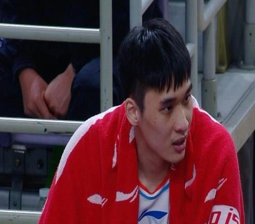 缺誰誰尷尬邱彪停賽2場，高詩巖傷缺，山東5連勝，還絕殺北京隊(duì)