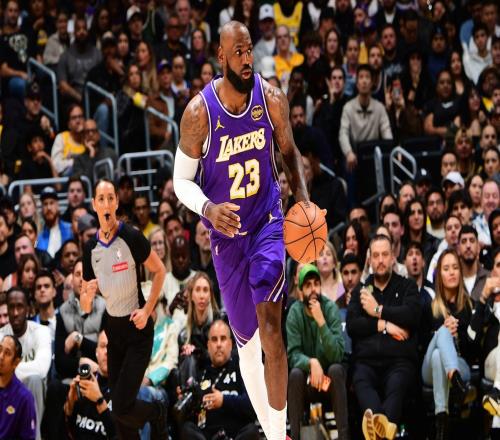 致命失誤吞里程悲！41歲詹皇末節13+5竭盡全力美媒曬數據證偉大