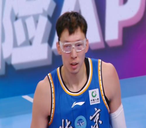 CBA記者痛批北京隊1人：要是客場早被罰出去了，打得什么玩意兒