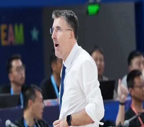 新疆男籃鈔能力！格蘭已經到隊，球迷：又來了一個背鍋的