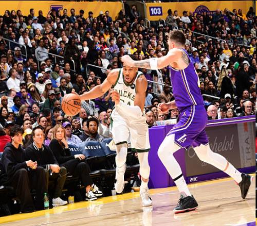 詹姆斯最后一攻被字母哥切掉湖人遺憾輸球！東契奇6犯離場摔毛巾