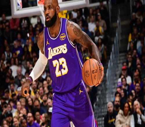 詹姆斯21中10得26分9板10助，最后被字母哥連帽帶斷殺死比賽