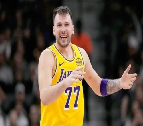 湖人惜敗雄鹿！詹姆斯盡力，眾配角發揮，東契奇+艾頓攻守全垮！