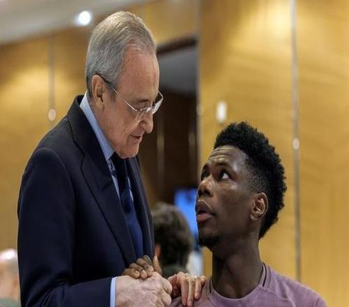 賽前打氣，弗洛倫蒂諾到皇馬下榻酒店與球員、教練組打招呼