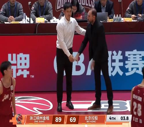 CBA土豪內部分裂隊中大將遭DNP，疑似私下奚落張慶鵬水平差