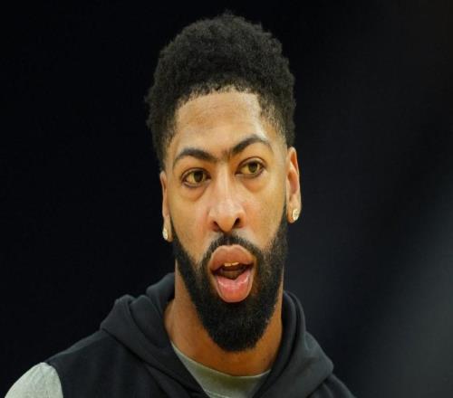 令人擔憂，獨行俠安東尼戴維斯手臂吊帶照，看起來像打了石膏