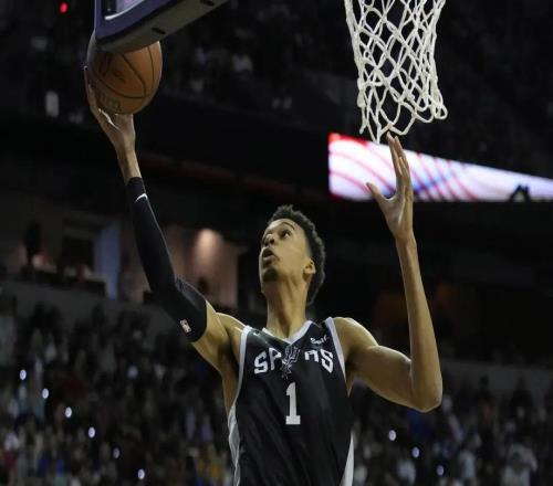 馬刺的“田忌賽馬”可不止文班亞馬一人