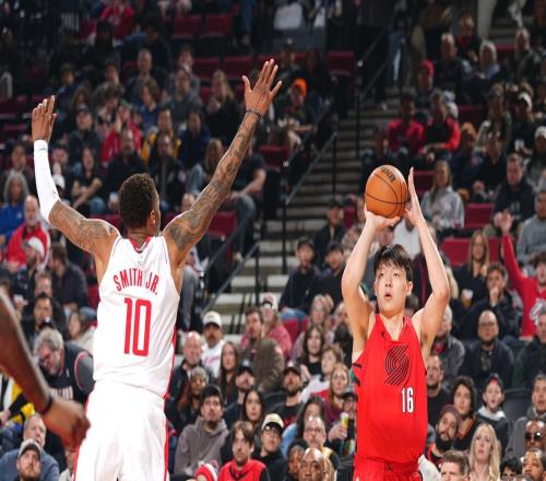 楊瀚森化身福將！開拓者8戰7勝背后：小楊拼字當頭獲褒獎