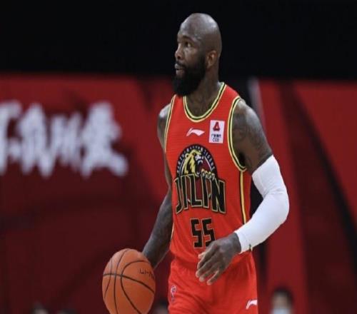 暗指北控瓊斯吐槽：這比賽也太難看了，這些球員都是誰找的