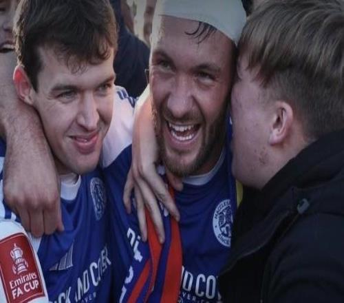 淘汰水晶宮的麥克斯菲爾德球員出身：香薰蠟燭打包工、小學(xué)老師