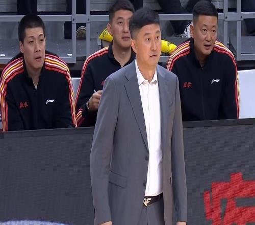 太適合廣東隊！CBA“冠軍中鋒”狀態勁爆，這可是杜鋒的內線底牌