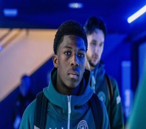 首發(fā)出戰(zhàn)足總杯，曼城17歲前鋒麥卡杜迎來(lái)一線隊(duì)首秀