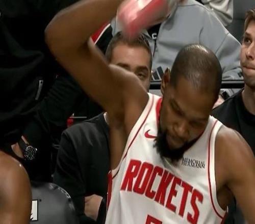 杜蘭特被氣到砸水瓶！罕見暴怒的背后是火箭跌出爭冠行列！