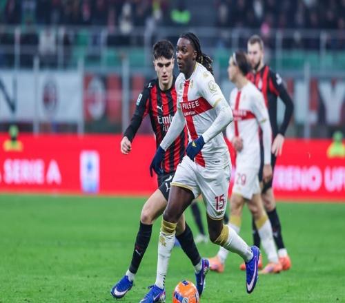 天空：埃弗頓正在尋找右后衛，霍爾姆和庫菲是其目標