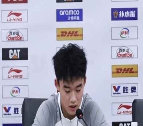 人心散了！20分慘敗，45歲少帥發(fā)布會惜字如金，付政浩帥位危矣