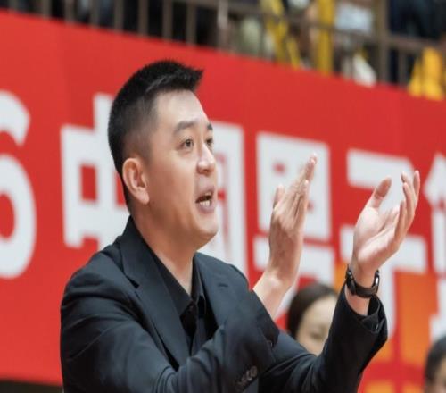 楊鳴：今晚要沖擊聯盟第一廣東，亨特剛合練一次發揮如何還是未知數