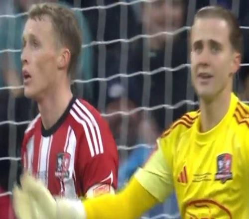 23年1月以來，埃克塞特城是首支在足總杯打進兩記烏龍的球隊