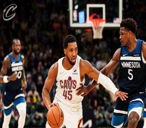 米切爾28+8，愛德華茲末節隱身，騎士5人得分20+主場復仇森林狼